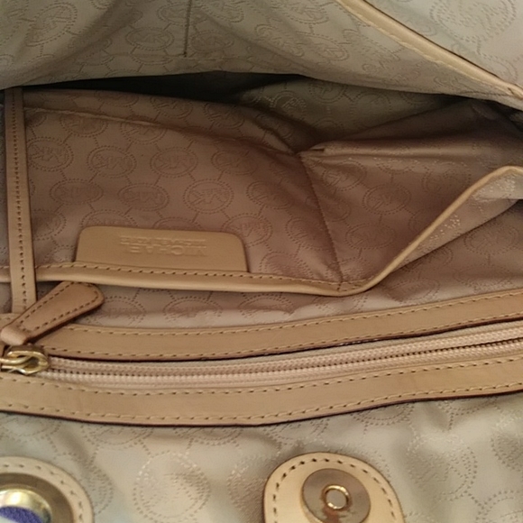 Michael Kors tote - Picture 9 of 9